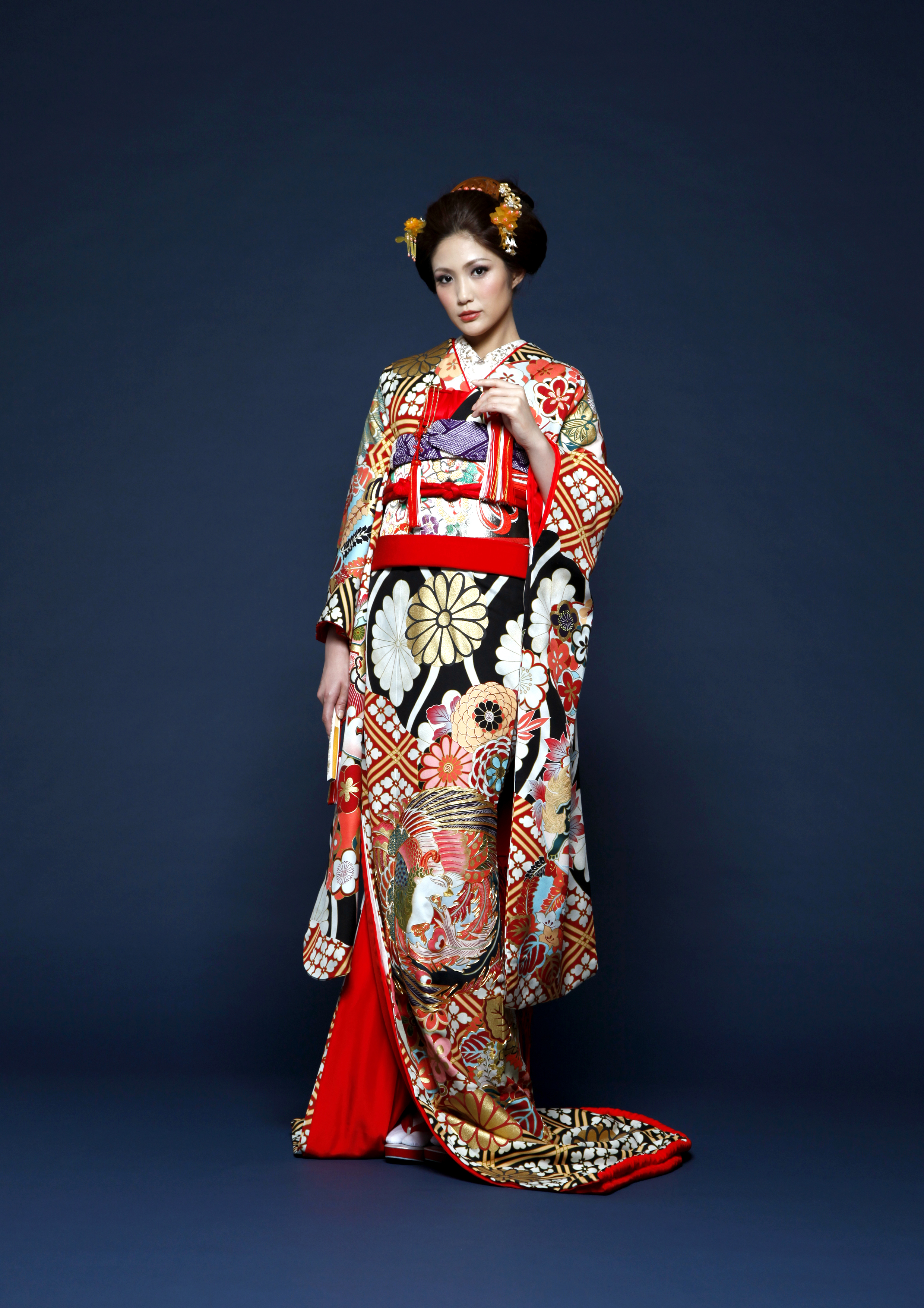 花嫁さまだけに許された最高礼装＜引き振袖＞｜ブライダル｜【公式